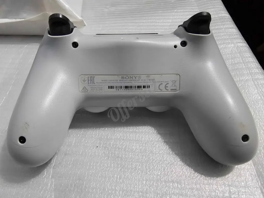 Manette ps4 v2 original en très bon état