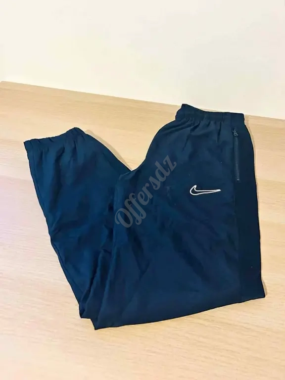 Pantalon Nike taille S Livraison Disponible