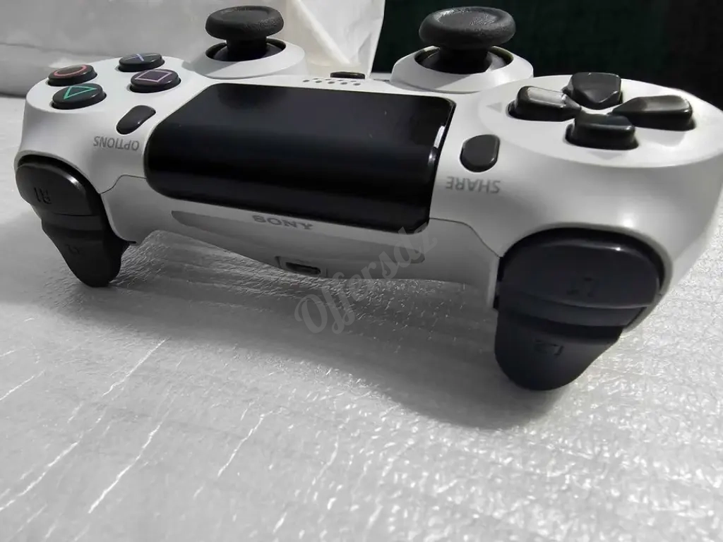 Manette ps4 v2 original en très bon état