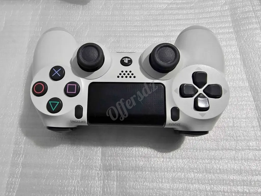 Manette ps4 v2 original en très bon état