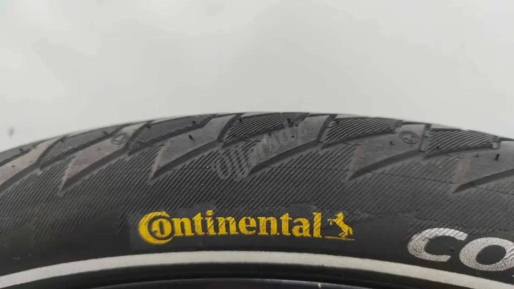 Pneu continental contact cruiser 27.5 ×2.40 très bon état comme neuf
