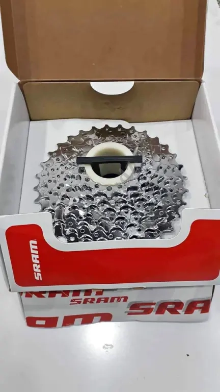 Cassette sram 9 vitesses 11/32 neuf sous emballage