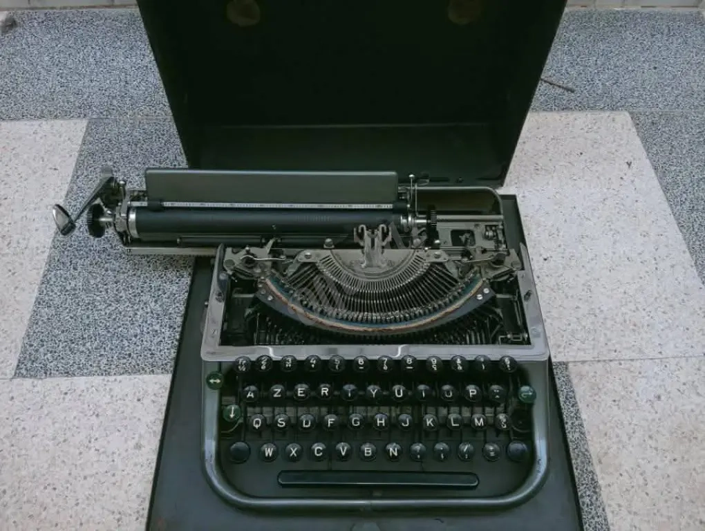 داكتيلو قديم نظيف بزاف شبه جديد هابط من فرنسا